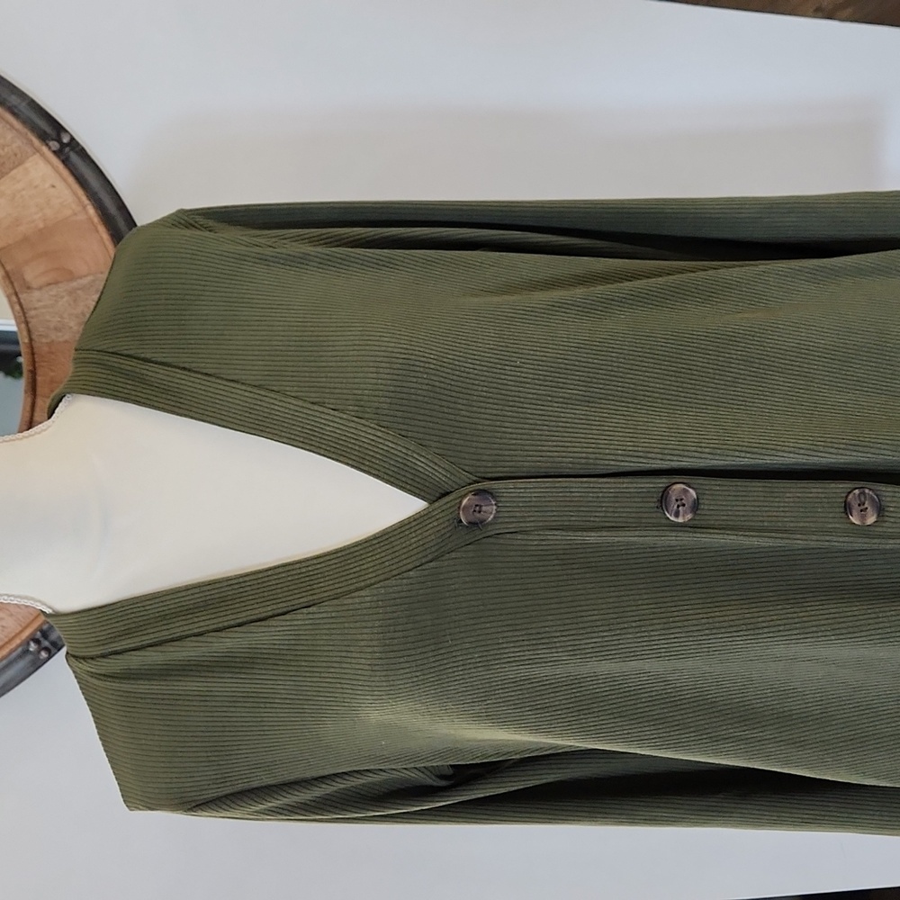 Dress. Betsey's Boutique Shop Ribbed Button Down, With Pockets. Hunter Green.